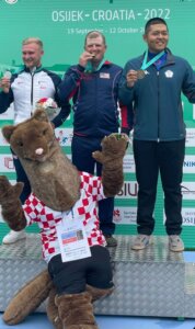 Derrick Mein with his gold World Champion medal for Men’s Trap.